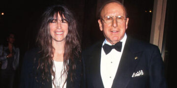 Clive Davis Was a Proudly Hands-On Executive. But Not With This Artist.