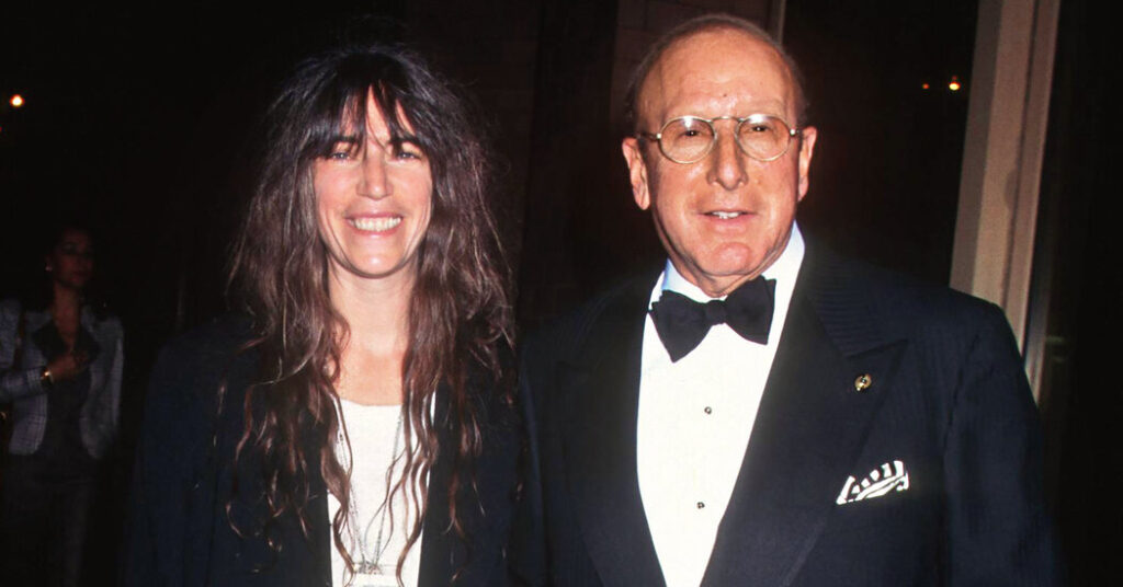 Clive Davis Was a Proudly Hands-On Executive. But Not With This Artist.