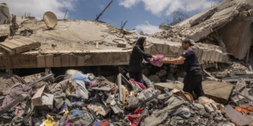 Israel Holds to Lebanon Truce, With Troops Kept on Defense