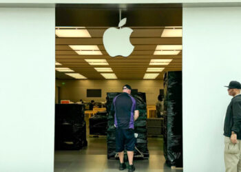 It Was the First Unionized Apple Store in the U.S. Apple Just Closed It.