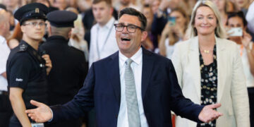 Can Andy Burnham Succeed in a Disgruntled Britain Where Starmer Failed?