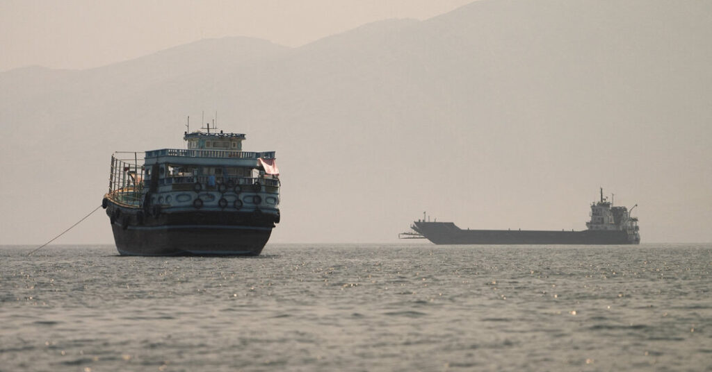 U.N. Sets Plan to Evacuate Stranded Ships Out of Persian Gulf