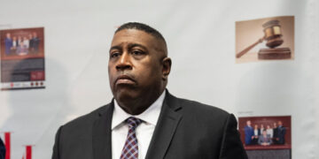 N.Y.P.D., F.B.I. Search Homes of Police Officials in Corruption Inquiries