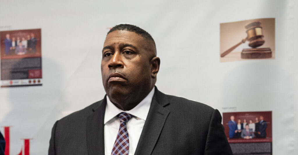 N.Y.P.D., F.B.I. Search Homes of Police Officials in Corruption Inquiries