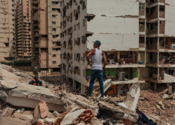 Hoping for Miracles as Venezuela Digs Out From Massive Quakes