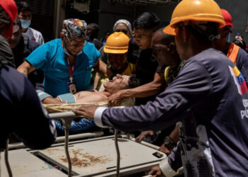 Rescue Teams and Residents Alike Race to Save Survivors of Venezuela’s Earthquakes