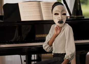 ‘Strung’ Review: A Tease of a Thriller