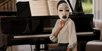 ‘Strung’ Review: A Tease of a Thriller