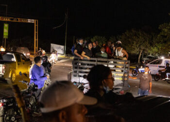 A Rush of Volunteers in Venezuela Has Slowed Rescue Efforts