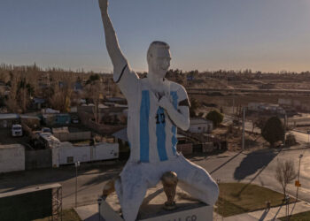 The Race to Sculpt Argentina’s Living God