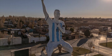 The Race to Sculpt Argentina’s Living God
