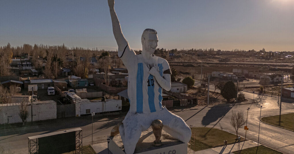 The Race to Sculpt Argentina’s Living God