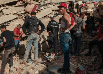 In Venezuela’s Ruins, Civilians Fill the Gaps One ‘Grain of Sand’ at a Time