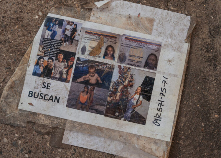 At a Caracas Morgue, Families and Officials Try to Identify More Than 100 Victims