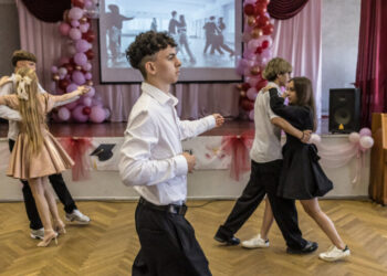 The Prom Went On in Kyiv, but Masha’s Date Danced Alone