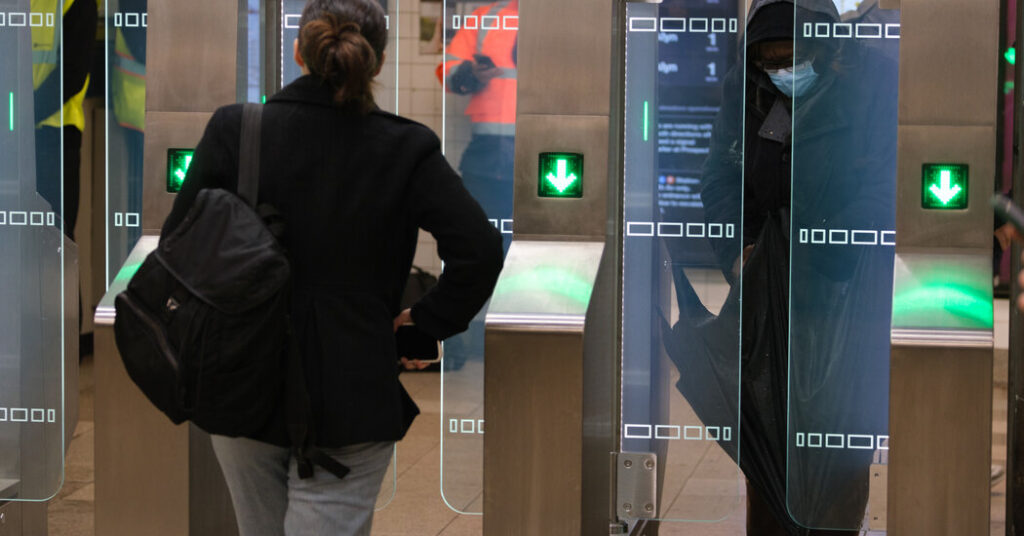 New York Is Set to Offer Transit Discounts to 340,000 More Riders