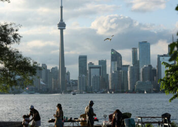 Canada Faces Heat Warnings as High Temperatures Edge North