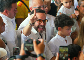 Far Right Outsider Advances in Colombia’s Heated Presidential Election
