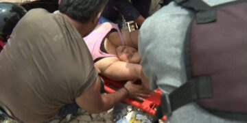 The Moment One Venezuelan Survivor Was Pulled From a Flattened Building
