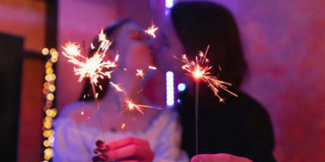 5 Relationship Skills Everyone Should Learn, According to Therapists