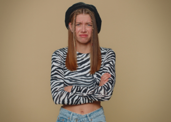 5 Signs Your Friend Secretly Wants You to Fail, According to a Psychologist