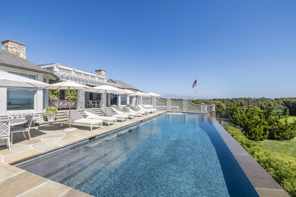 This being the East End, there's also a pool.