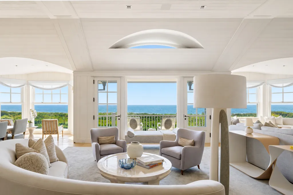 The dazzling dwelling is ready for its next owner.