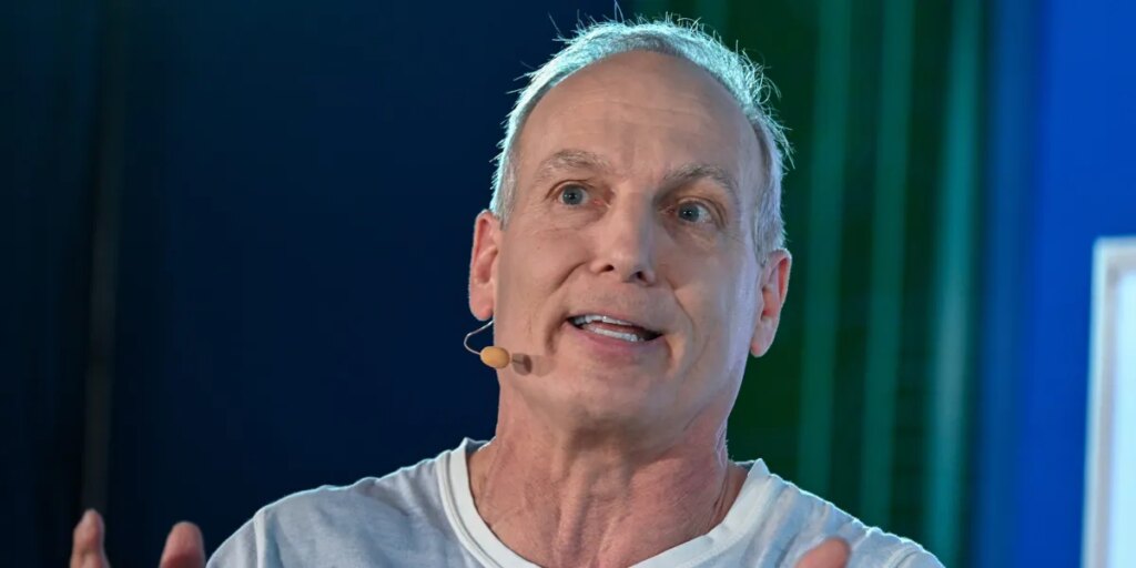 Stranded on a Denver tarmac, Booking.com’s CEO envisions the AI that should have rerouted him to Aspen before takeoff
