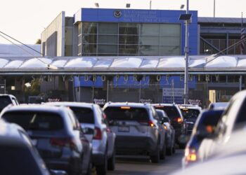 Migrants not entitled to apply for asylum while standing on Mexico side of border, Supreme Court rules