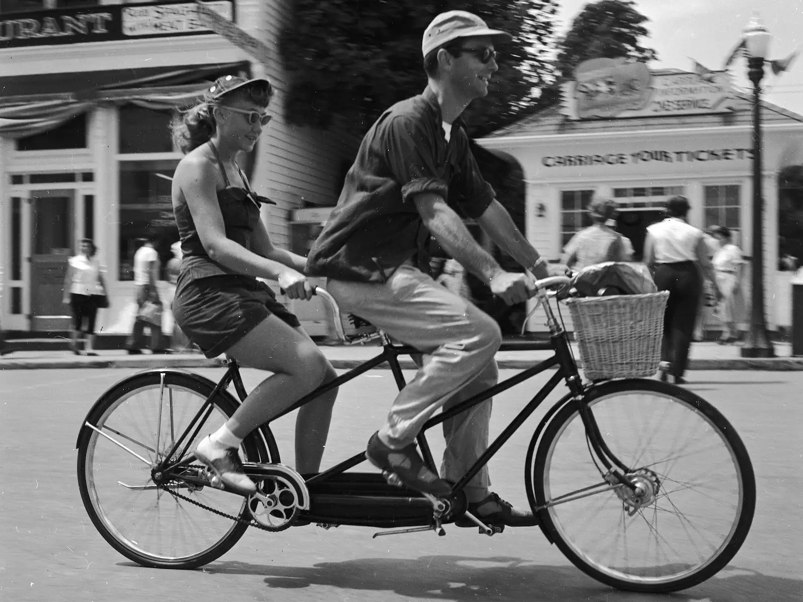 couple tandem bicycle