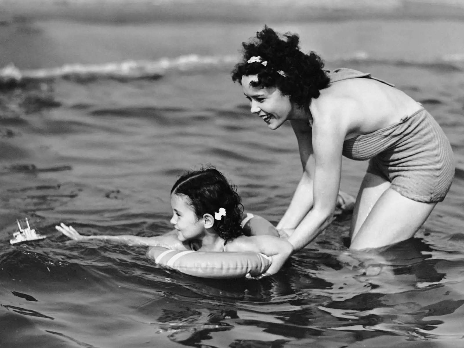 mother daughter in the sea