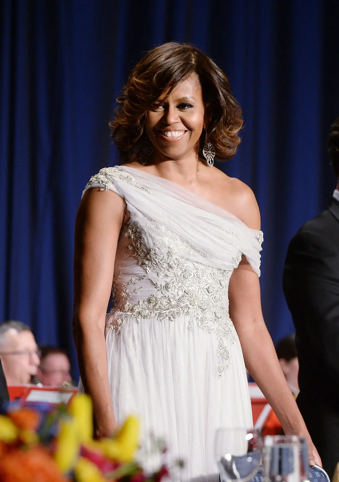 Michelle Obama wears a white dress at the White House Correspondents' Dinner.