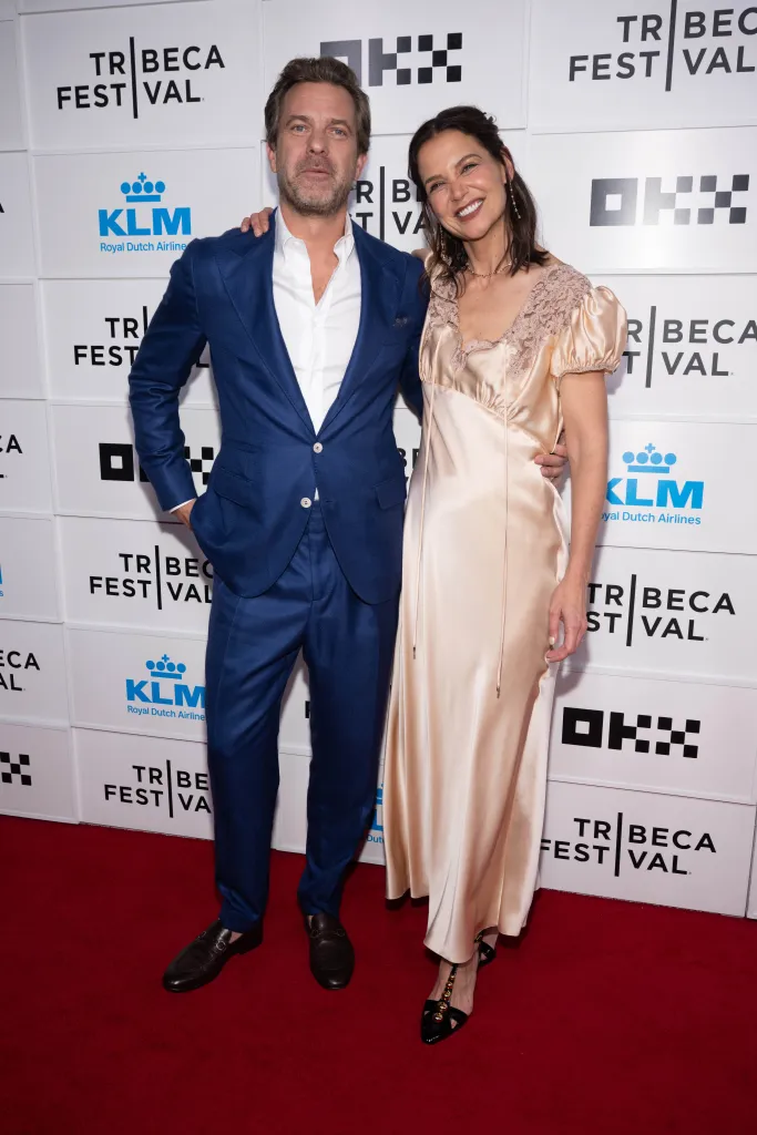 Joshua Jackson and Katie Holmes pose on the red carpet for the 