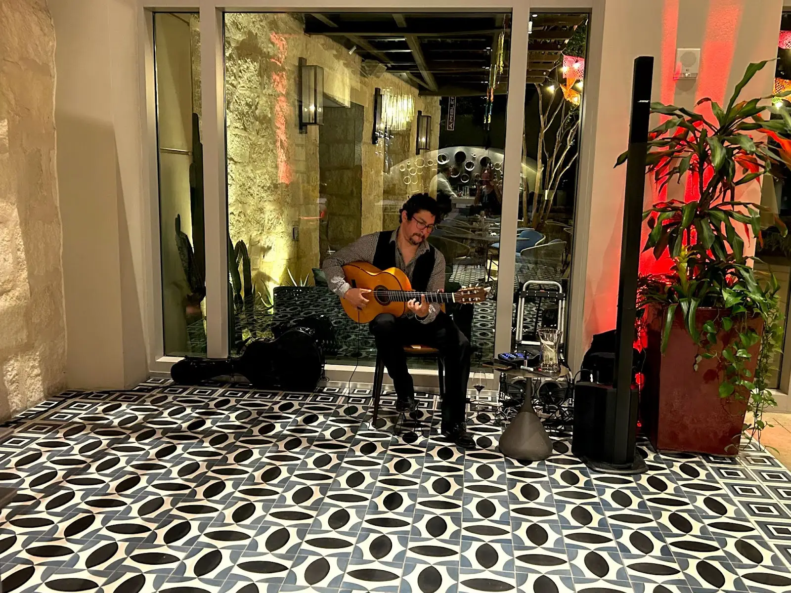 guitarist at river walk in san antonio