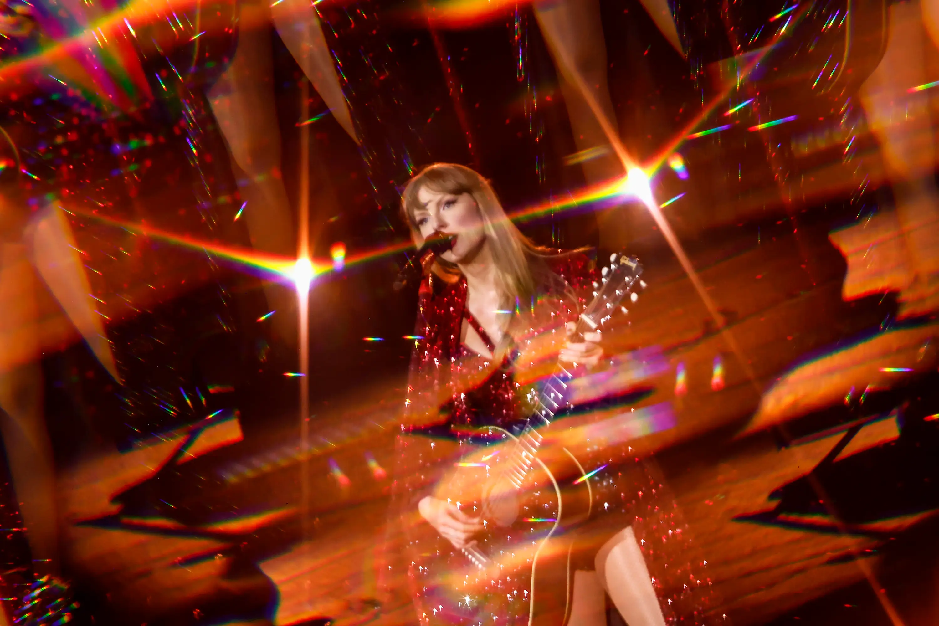 Taylor Swift performs