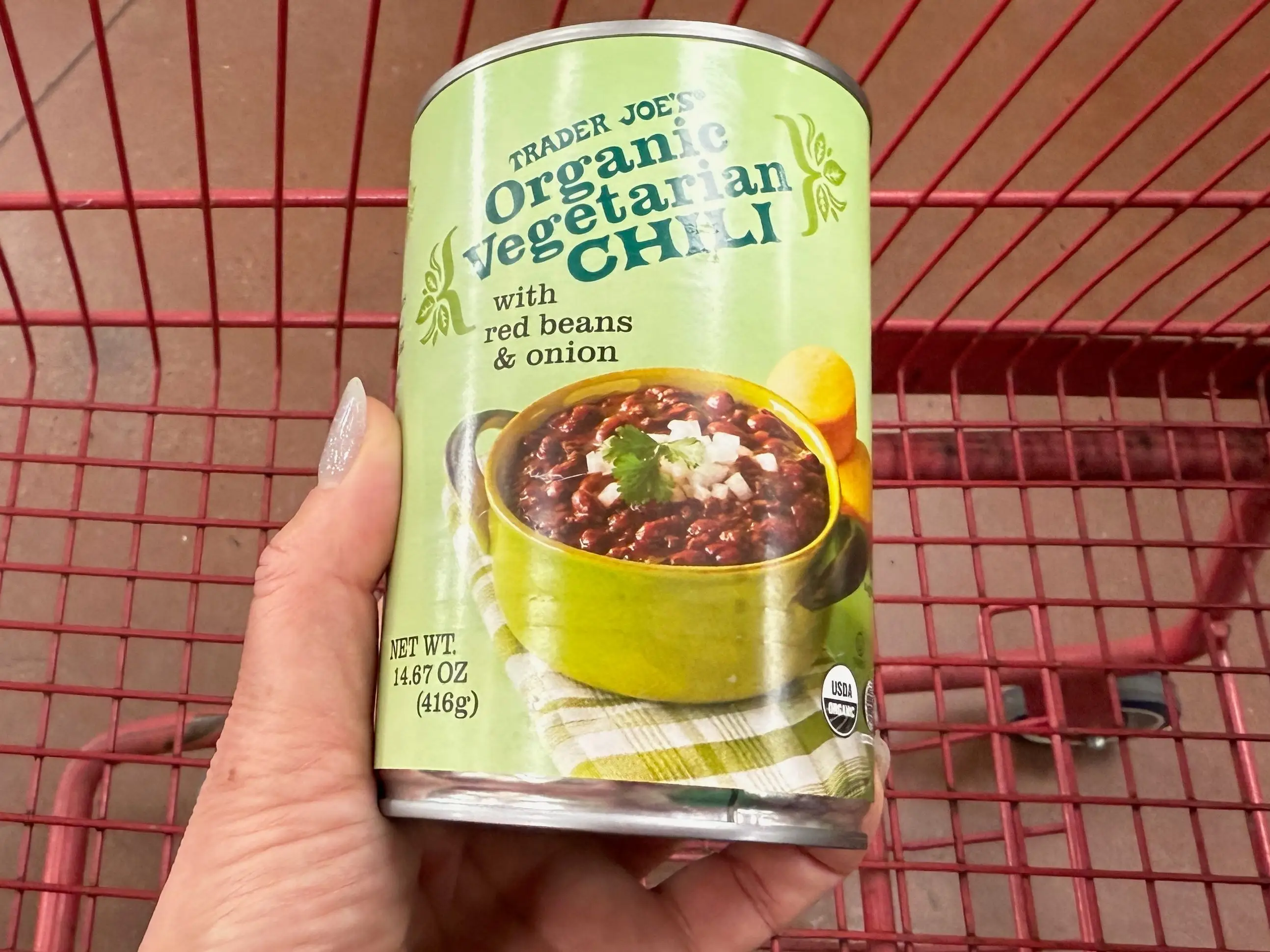 hand holding a can of trader joe's vegetarian chili
