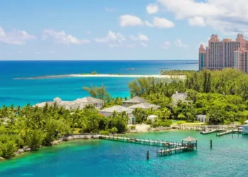 I was born and raised in The Bahamas. Here are 11 of the biggest mistakes I watch tourists make.