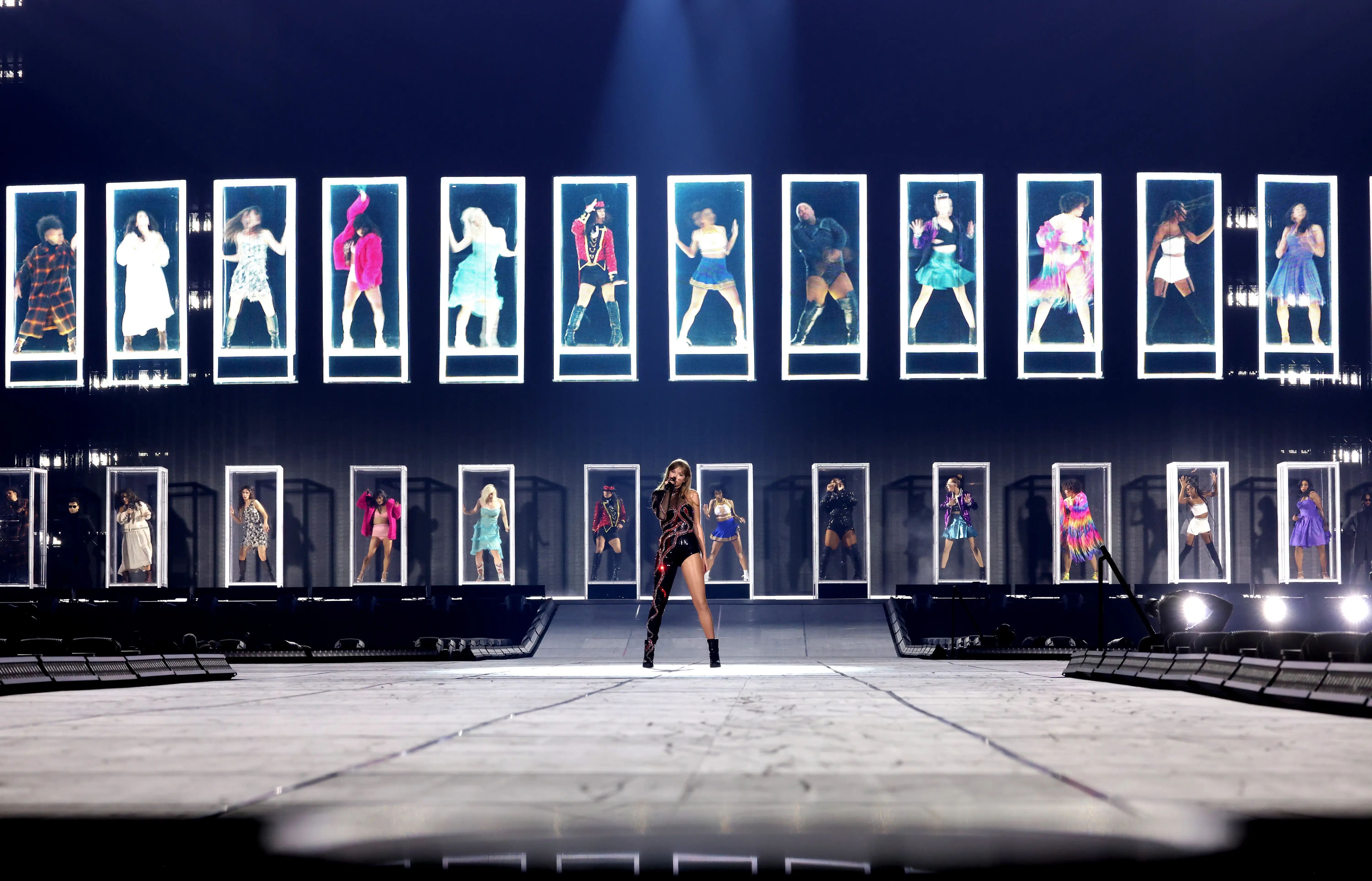 Taylor Swift performs