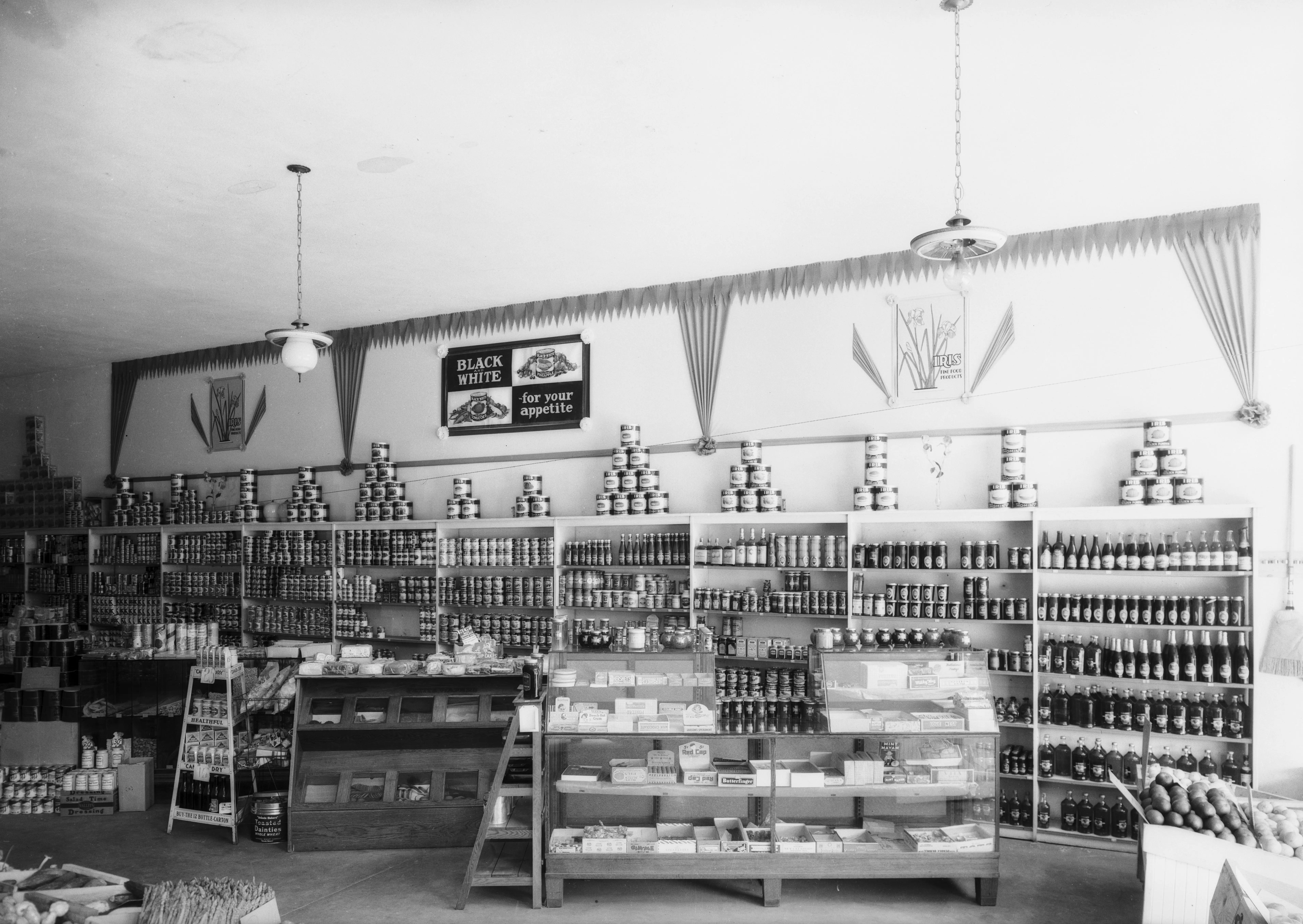 A grocery store in 1932.