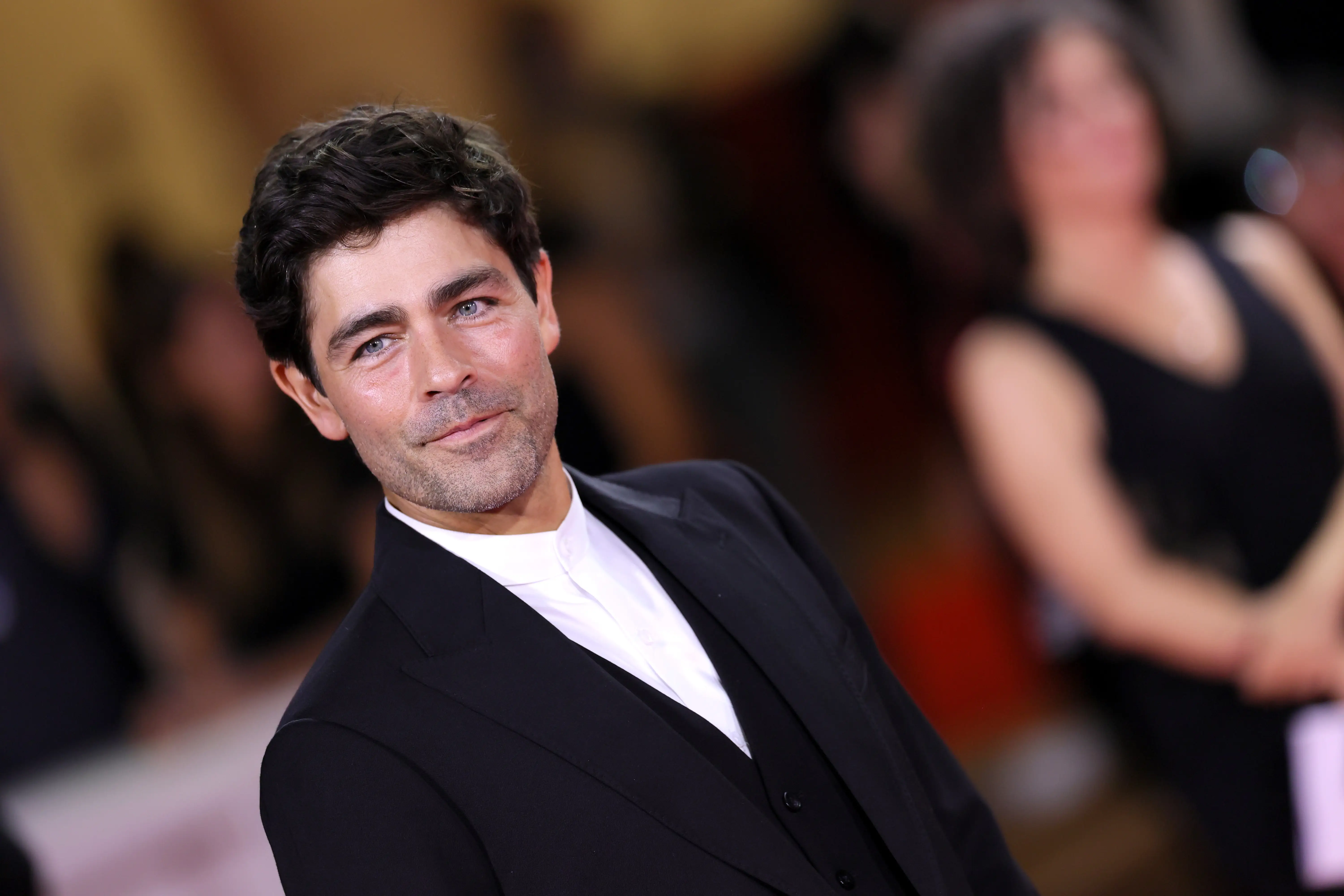 Adrian Grenier posing.