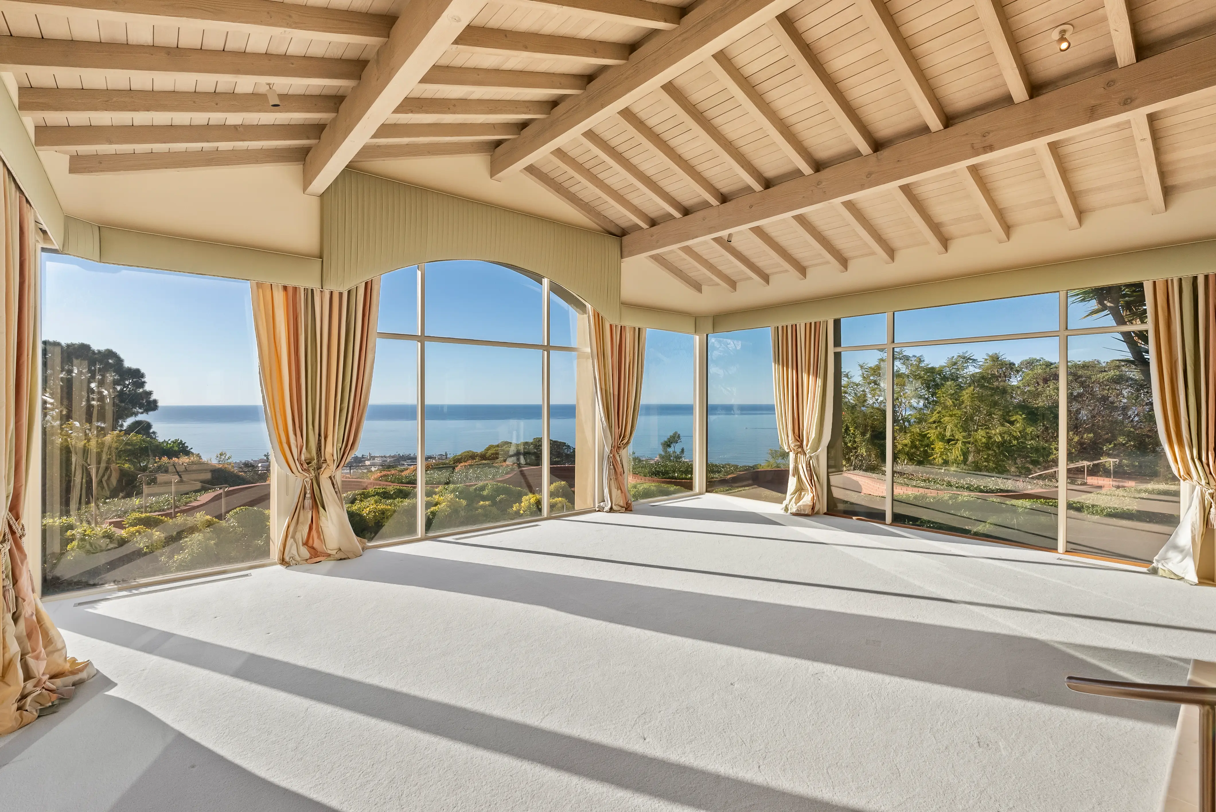 A room inside the Geisel Estate.