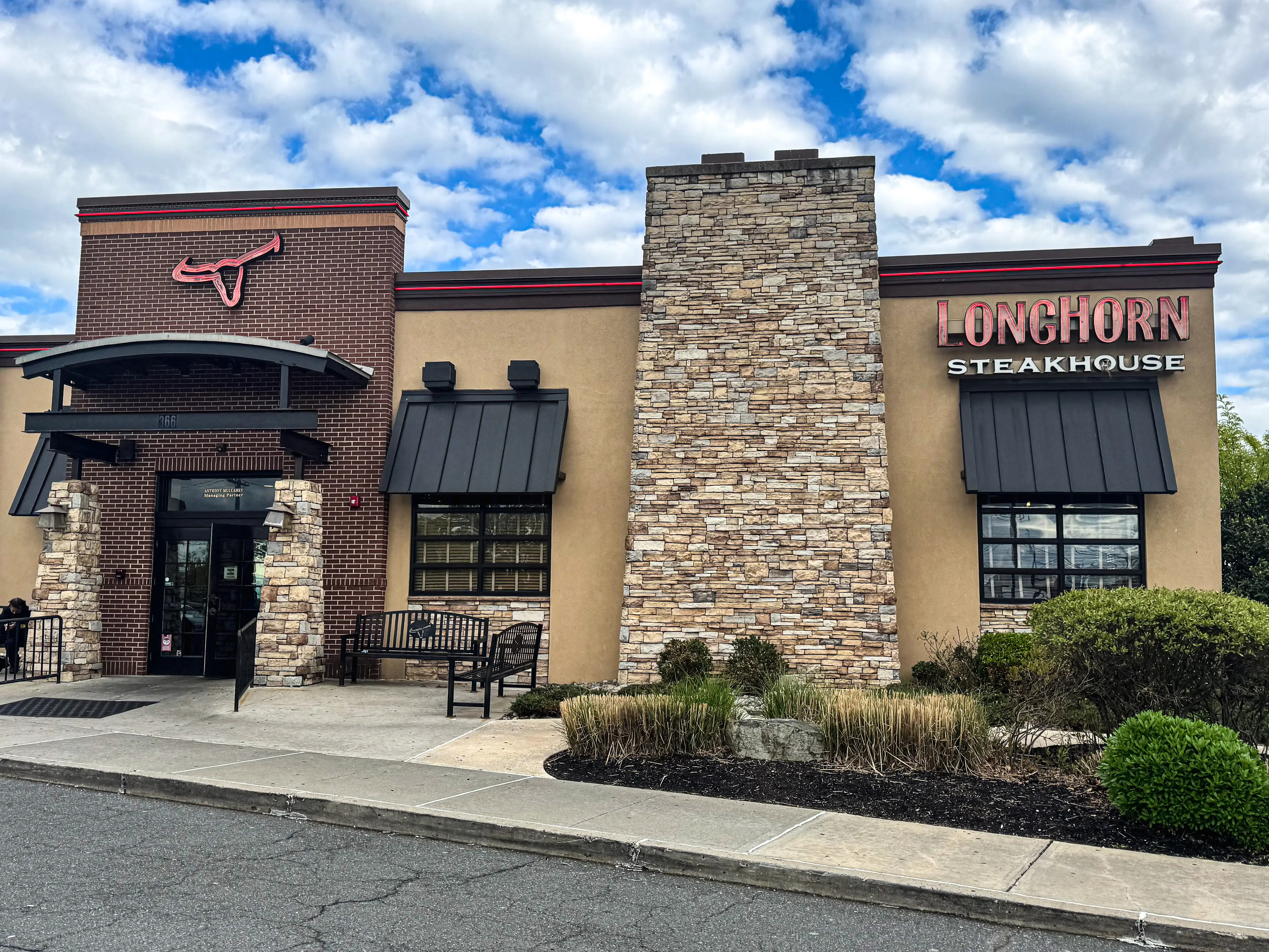 The exterior of a Longhorn Steakhouse.
