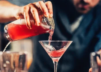 7 cocktails that will be everywhere this summer, according to bartenders and mixologists