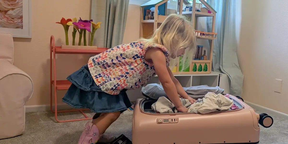 I taught my 3-year-old how to pack her own bag. I want her to be independent.
