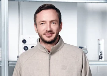 The more AI this marketing chief exec uses, the less scared he gets