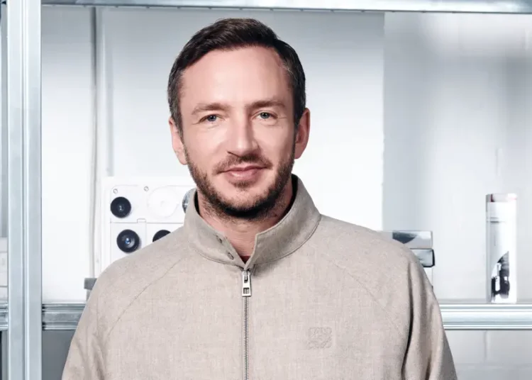 The more AI this marketing chief exec uses, the less scared he gets