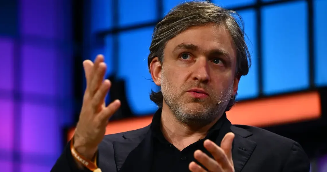 This CEO spent years betting on remote work. Now he’s evolving his stance because of AI.