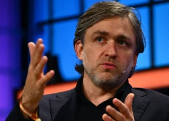 This CEO spent years betting on remote work. Now he’s evolving his stance because of AI.