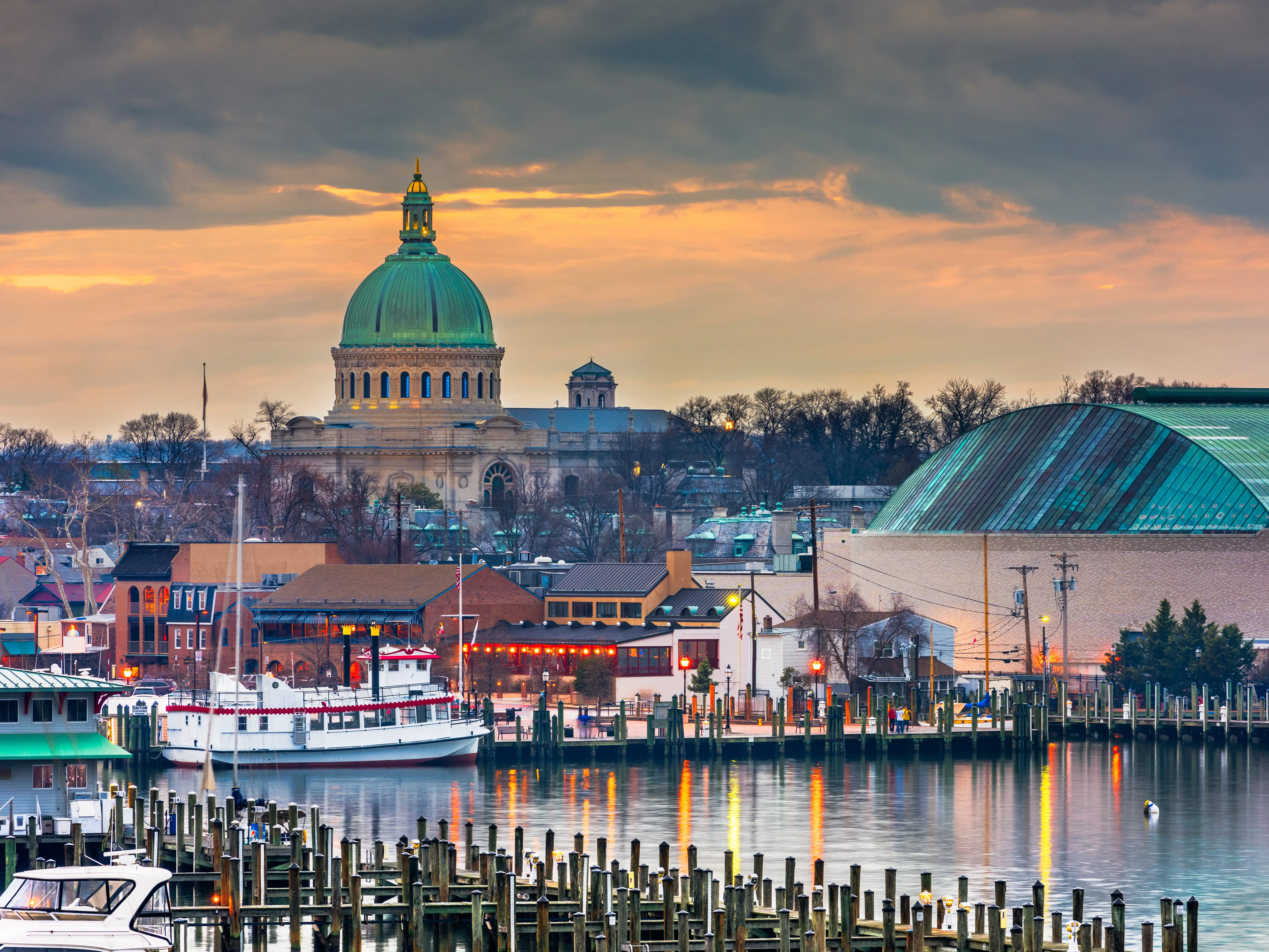 Annapolis, Maryland, USA town skyline at Chesapeake Bay with the United States Naval Academy Chapel dome.