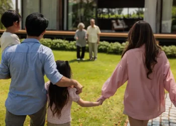 My family of 5 lives with my in-laws. The more I protected my own balance, the more I noticed the pressure on my husband.